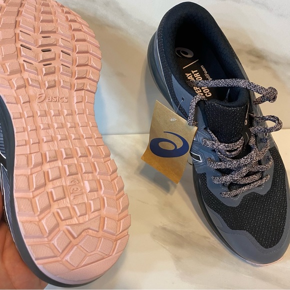 New ASICS size 11 - Picture 2 of 3